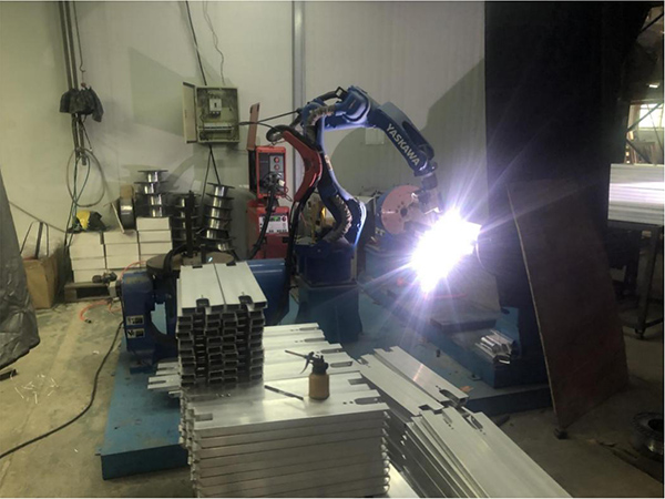 Robot weldingarm1